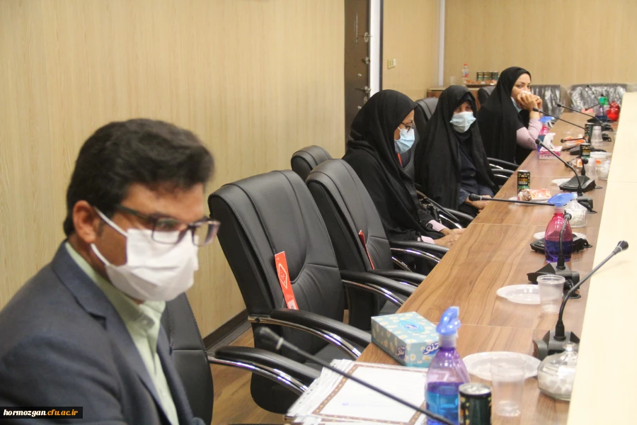 همزمان با ولادت با سعادت حضرت فاطمه الزهرا (س) ، روز  زن و روز مادر از بانوان شاغل در دانشگاه فرهنگیان هرمزگان تجلیل شد. 12