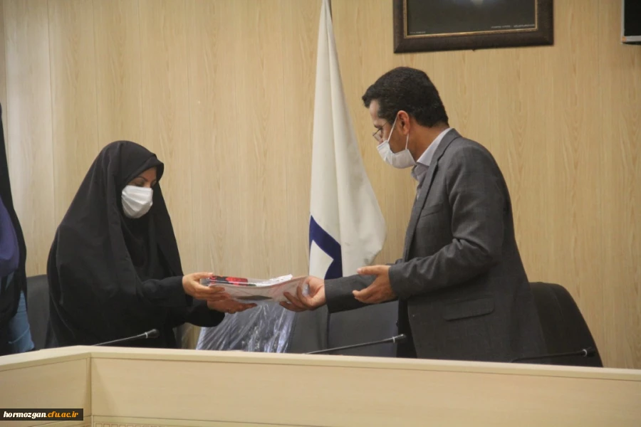 همزمان با ولادت با سعادت حضرت فاطمه الزهرا (س) ، روز  زن و روز مادر از بانوان شاغل در دانشگاه فرهنگیان هرمزگان تجلیل شد. 2