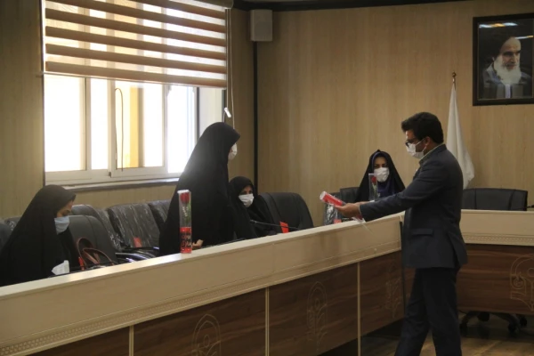 همزمان با ولادت با سعادت حضرت فاطمه الزهرا (س) ، روز  زن و روز مادر از بانوان شاغل در دانشگاه فرهنگیان هرمزگان تجلیل شد. 2