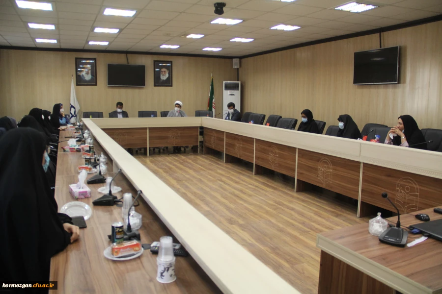 همزمان با ولادت با سعادت حضرت فاطمه الزهرا (س) ، روز  زن و روز مادر از بانوان شاغل در دانشگاه فرهنگیان هرمزگان تجلیل شد. 2