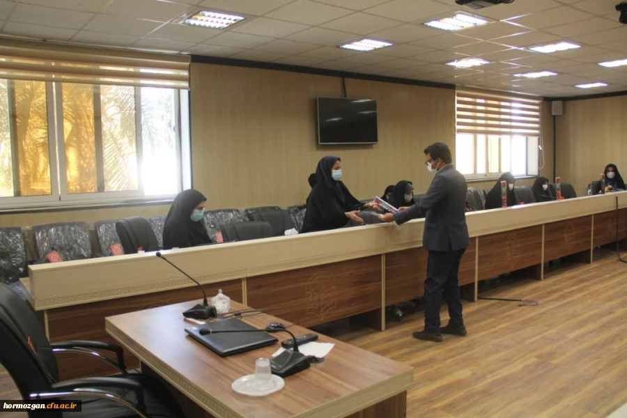 همزمان با ولادت با سعادت حضرت فاطمه الزهرا (س) ، روز  زن و روز مادر از بانوان شاغل در دانشگاه فرهنگیان هرمزگان تجلیل شد. 2