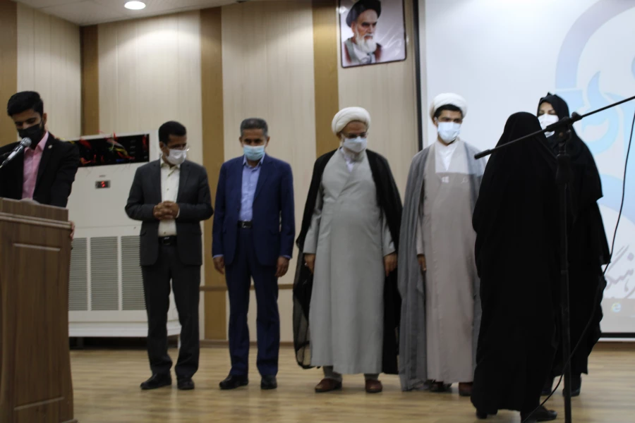 با حضور نماینده ولی فقیه در استان و مدیر کل آموزش و پرورش هرمزگان

آیین استقبال از نو دانشجویان دانشگاه فرهنگیان هرمزگان برگزار شد. 11