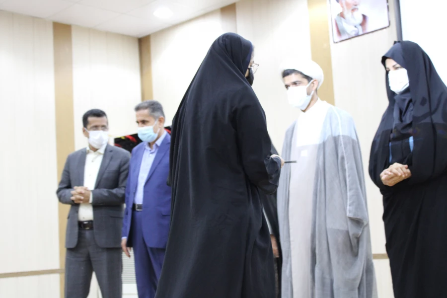 با حضور نماینده ولی فقیه در استان و مدیر کل آموزش و پرورش هرمزگان

آیین استقبال از نو دانشجویان دانشگاه فرهنگیان هرمزگان برگزار شد. 12