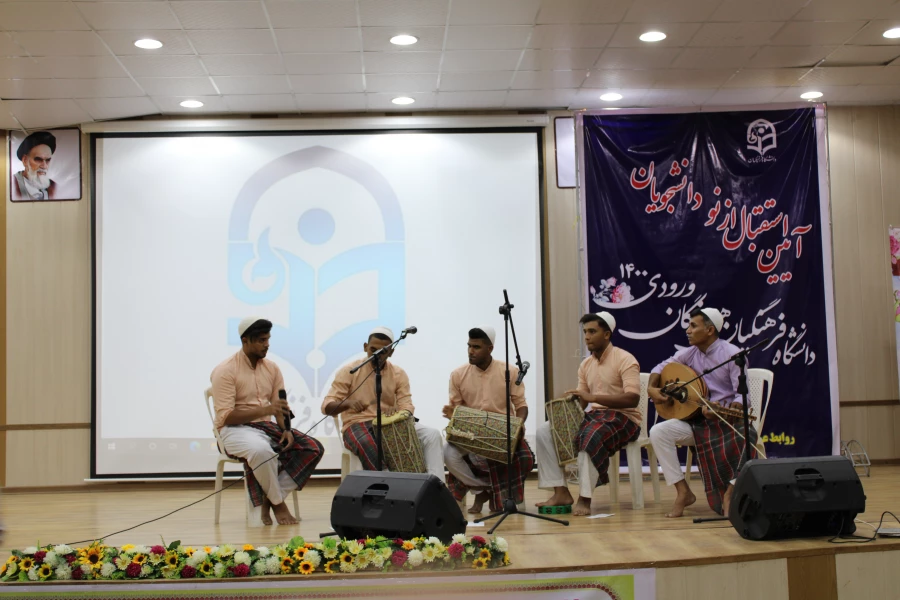 با حضور نماینده ولی فقیه در استان و مدیر کل آموزش و پرورش هرمزگان

آیین استقبال از نو دانشجویان دانشگاه فرهنگیان هرمزگان برگزار شد. 9