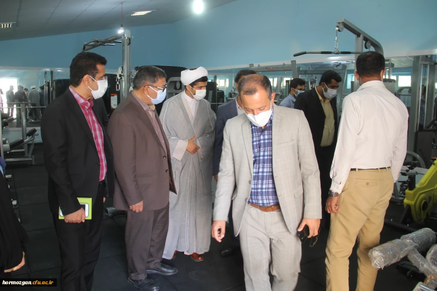 با حضور دکتر انصاری راد معاون دانشجویی دانشگاه فرهنگیان پروژه های عمرانی و تجهیزاتی دانشگاه فرهنگیان هرمزگان مورد بهره برداری قرار گرفت . 11