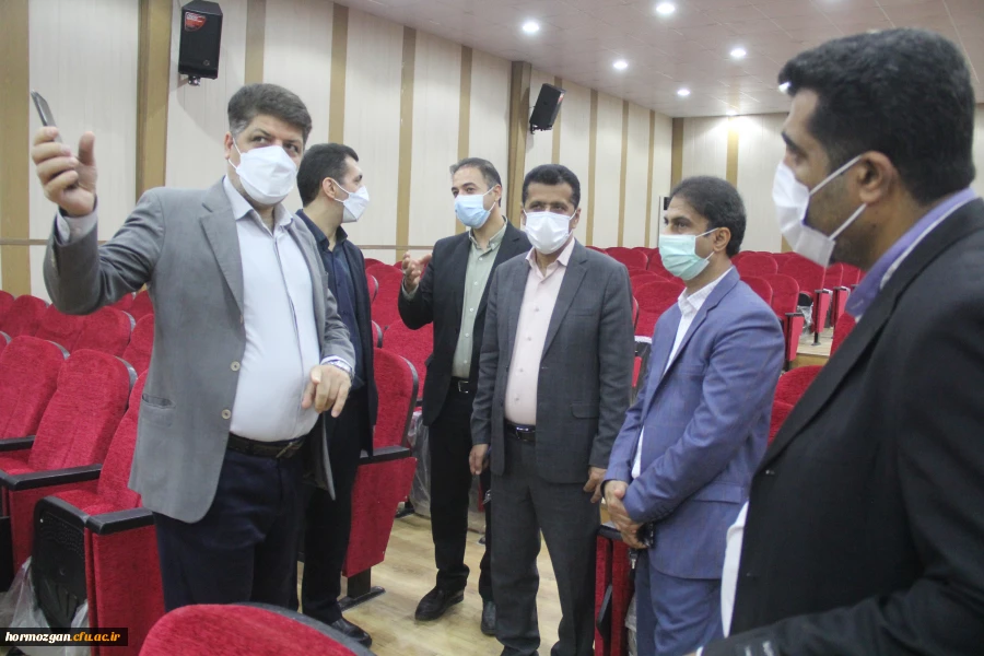 بازدید دکتر مصلحی مدیرکل طرح و برنامه دانشگاه فرهنگیان از پروژه های عمرانی دانشگاه فرهنگیان هرمزگان 5