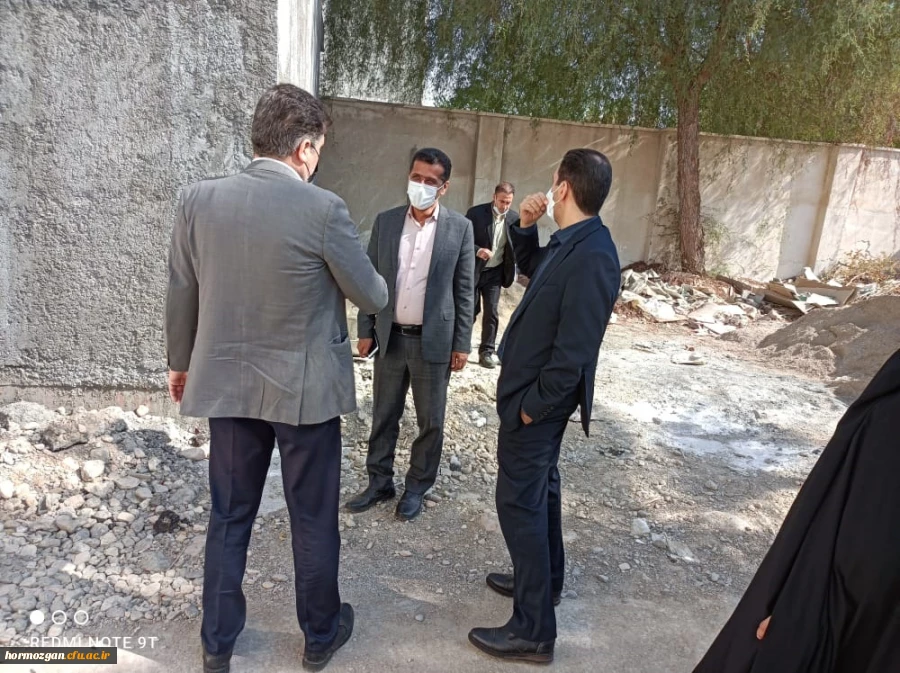 بازدید دکتر مصلحی مدیرکل طرح و برنامه دانشگاه فرهنگیان از پروژه های عمرانی دانشگاه فرهنگیان هرمزگان 12