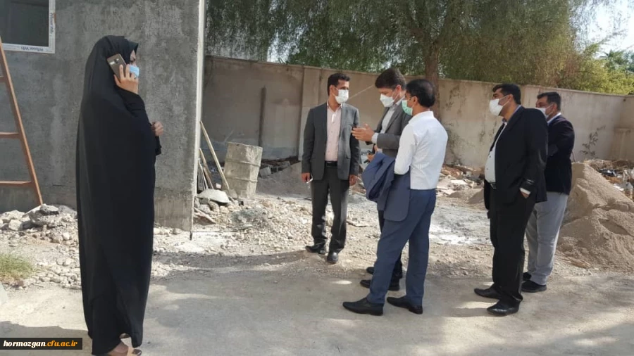 بازدید دکتر مصلحی مدیرکل طرح و برنامه دانشگاه فرهنگیان از پروژه های عمرانی دانشگاه فرهنگیان هرمزگان 13