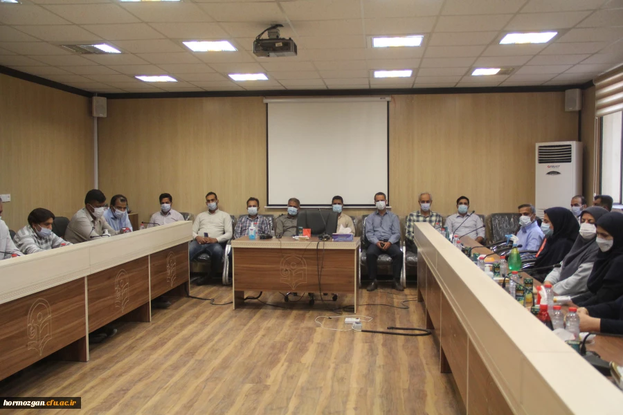 نشست صمیمی مدیریت دانشگاه فرهنگیان هرمزگان با کارکنان اداری و خدماتی 4