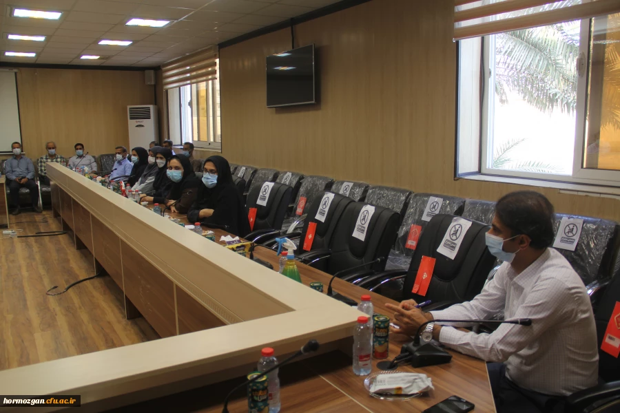 نشست صمیمی مدیریت دانشگاه فرهنگیان هرمزگان با کارکنان اداری و خدماتی 6