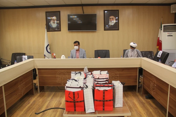 همزمان با ولادت با سعادت حضرت زهرا (س) آیین تجلیل از بانوان همکار دانشگاه فرهنگیان برگزار شد. 2