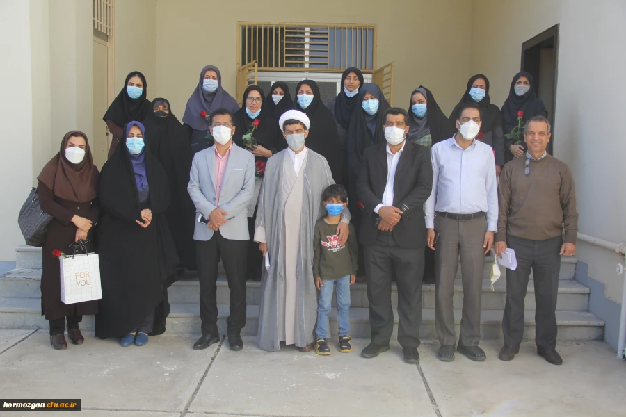 همزمان با ولادت با سعادت حضرت زهرا (س) آیین تجلیل از بانوان همکار دانشگاه فرهنگیان برگزار شد. 2