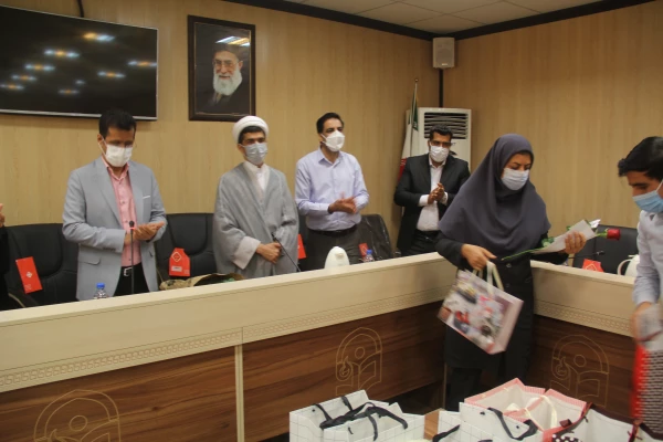 همزمان با ولادت با سعادت حضرت زهرا (س) آیین تجلیل از بانوان همکار دانشگاه فرهنگیان برگزار شد. 2