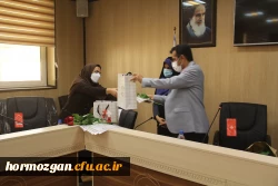 همزمان با ولادت با سعادت حضرت زهرا (س) آیین تجلیل از بانوان همکار دانشگاه فرهنگیان برگزار شد. 3