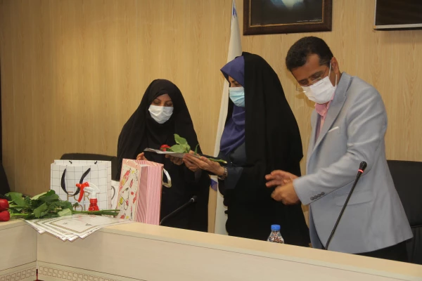 همزمان با ولادت با سعادت حضرت زهرا (س) آیین تجلیل از بانوان همکار دانشگاه فرهنگیان برگزار شد. 6