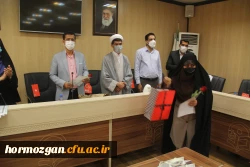 همزمان با ولادت با سعادت حضرت زهرا (س) آیین تجلیل از بانوان همکار دانشگاه فرهنگیان برگزار شد. 8