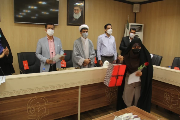 همزمان با ولادت با سعادت حضرت زهرا (س) آیین تجلیل از بانوان همکار دانشگاه فرهنگیان برگزار شد. 8