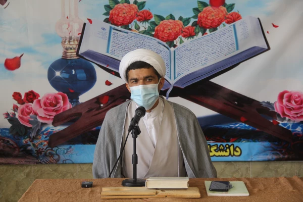 به مناسبت دهه فجر انقلاب اسلامی ، کرسی تلاوت قرآن کریم برگزار شد. 5