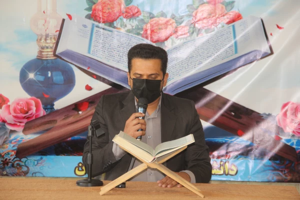 به مناسبت دهه فجر انقلاب اسلامی ، کرسی تلاوت قرآن کریم برگزار شد. 8