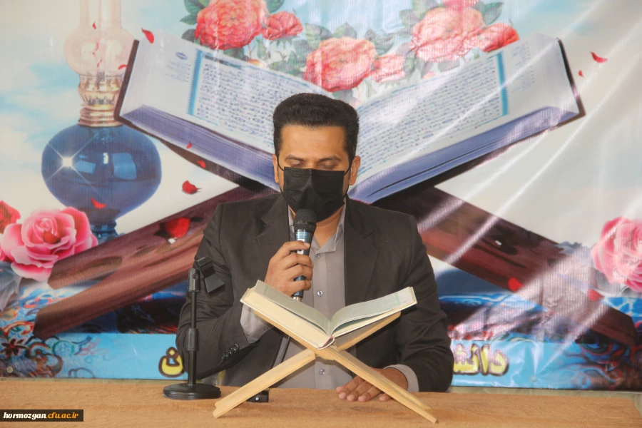 به مناسبت دهه فجر انقلاب اسلامی ، کرسی تلاوت قرآن کریم برگزار شد. 8