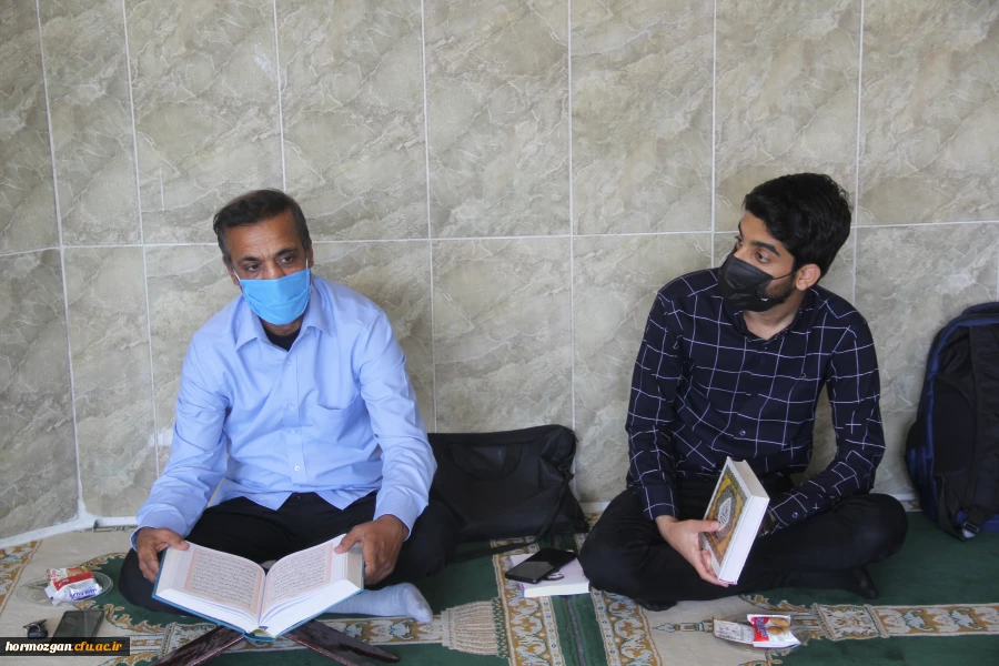 به مناسبت دهه فجر انقلاب اسلامی ، کرسی تلاوت قرآن کریم برگزار شد. 10