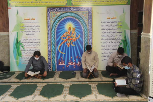 به مناسبت دهه فجر انقلاب اسلامی ، کرسی تلاوت قرآن کریم برگزار شد. 18