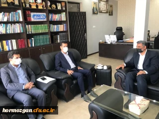 به منظور افزایش همکاری های فرهنگی و هنری برگزار شد:

نشست مشترک مدیر امور پردیس های استان و مدیر کل فرهنگ و ارشاد اسلامی هرمزگان