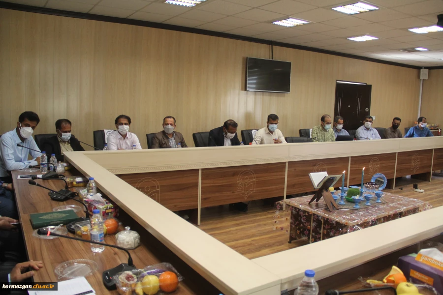 نشست تقدیر از زحمات و خدمات همکاران دانشگاه فرهنگیان هرمزگان در سال 1400 4