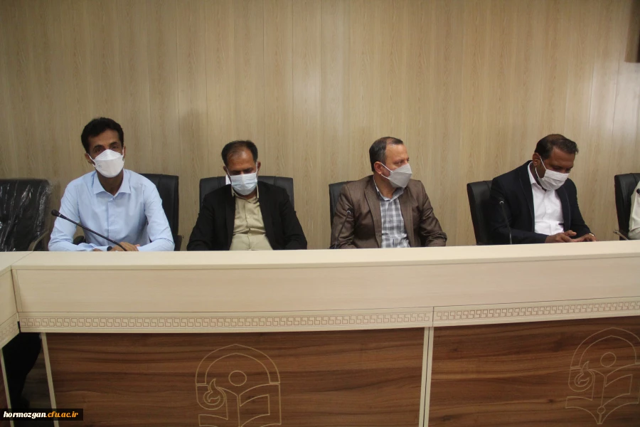 نشست تقدیر از زحمات و خدمات همکاران دانشگاه فرهنگیان هرمزگان در سال 1400 11