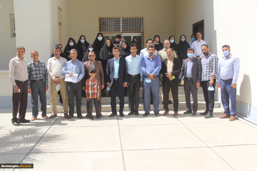 نشست تقدیر از زحمات و خدمات همکاران دانشگاه فرهنگیان هرمزگان در سال 1400 4