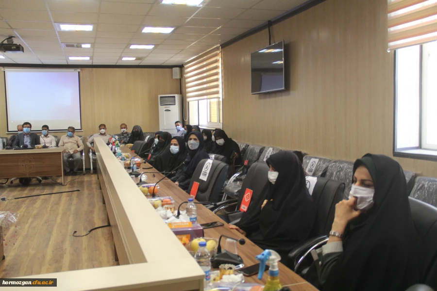 نشست تقدیر از زحمات و خدمات همکاران دانشگاه فرهنگیان هرمزگان در سال 1400 5