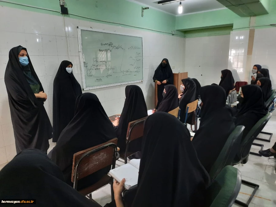 آغاز آموزش حضوری در پردیس فاطمه الزهرا (س)  بندرعباس به روایت تصویر
 4