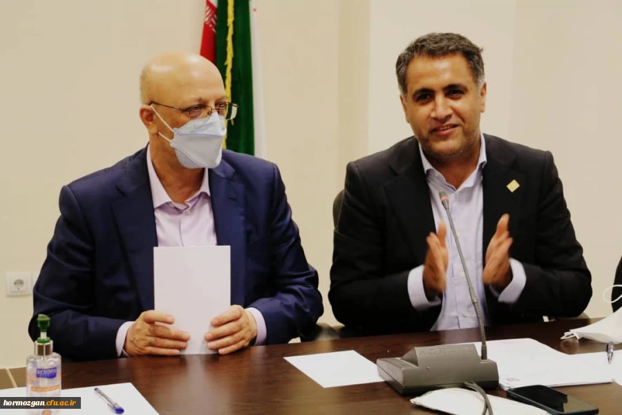 مدیر امور پردیس های استان هرمزگان در نشست روسای دانشگاه های استان با وزیر علوم ، تحقیقات و فناوری 2