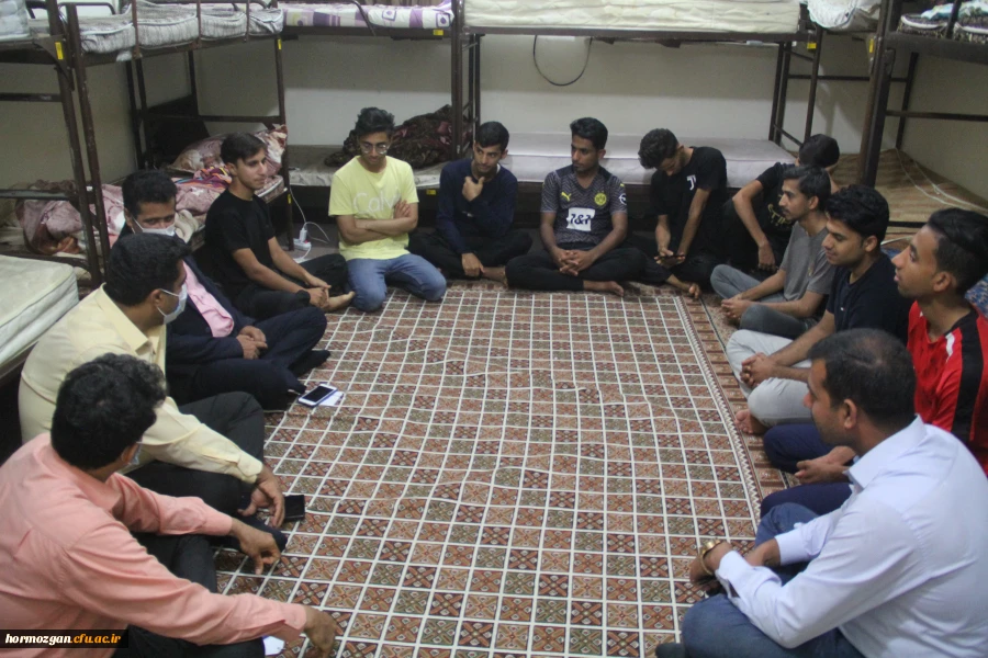 حضور سرپرست مدیریت امورپردیس های استان هرمزگان در جمع دانشجویان ساکن در سراهای دانشجویی پردیس شهید بهشتی 9