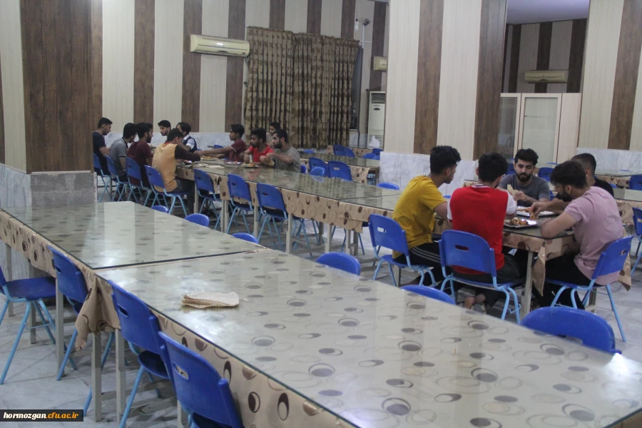 حضور سرپرست مدیریت امورپردیس های استان هرمزگان در جمع دانشجویان ساکن در سراهای دانشجویی پردیس شهید بهشتی 11