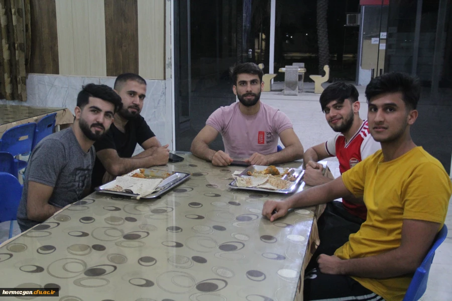 حضور سرپرست مدیریت امورپردیس های استان هرمزگان در جمع دانشجویان ساکن در سراهای دانشجویی پردیس شهید بهشتی 12