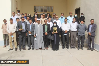تجلیل از همکاران بازنشسته سال 1400 و 1401  دانشگاه فرهنگیان هرمزگان
