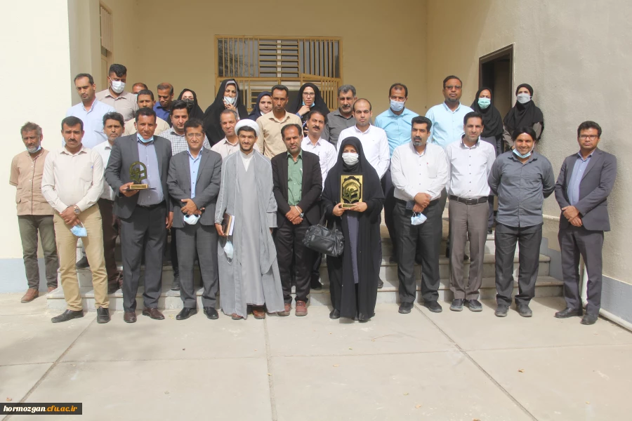 تجلیل از همکاران بازنشسته سال 1400 و 1401  دانشگاه فرهنگیان هرمزگان 2