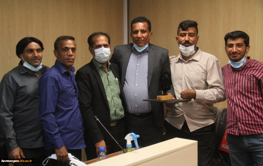 تجلیل از همکاران بازنشسته سال 1400 و 1401  دانشگاه فرهنگیان هرمزگان 10