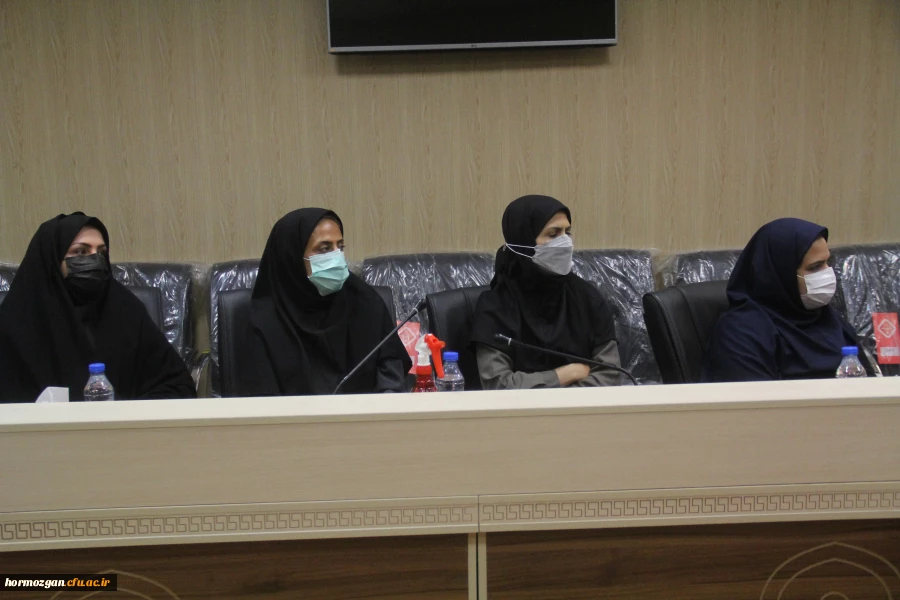 تجلیل از همکاران بازنشسته سال 1400 و 1401  دانشگاه فرهنگیان هرمزگان 11