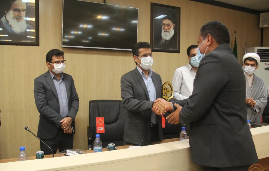 تجلیل از همکاران بازنشسته سال 1400 و 1401  دانشگاه فرهنگیان هرمزگان 7