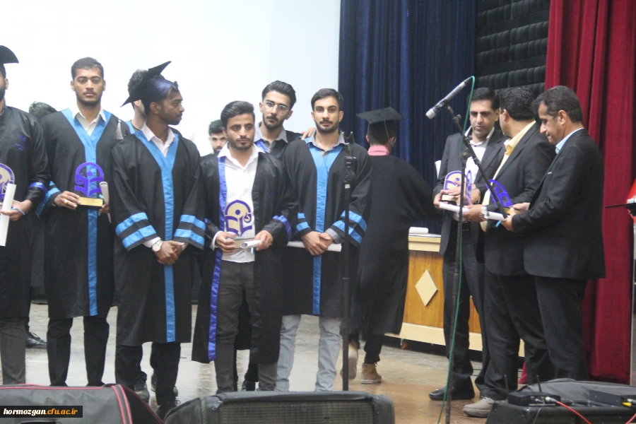هفتمین آیین دانش آموختگی دانشجویان دانشگاه فرهنگیان هرمزگان برگزارشد. 37