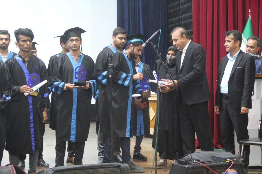 هفتمین آیین دانش آموختگی دانشجویان دانشگاه فرهنگیان هرمزگان برگزارشد. 37