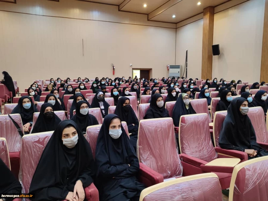 نشست صمیمی مدیریت پردیس های استان هرمزگان با دانشجو معلمان 7