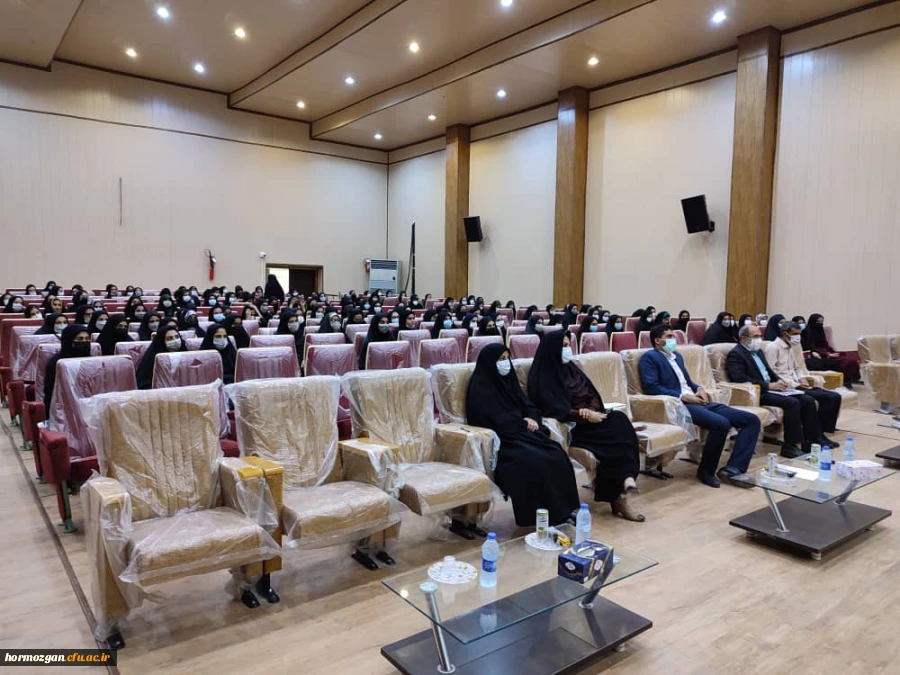 نشست صمیمی مدیریت پردیس های استان هرمزگان با دانشجو معلمان 10