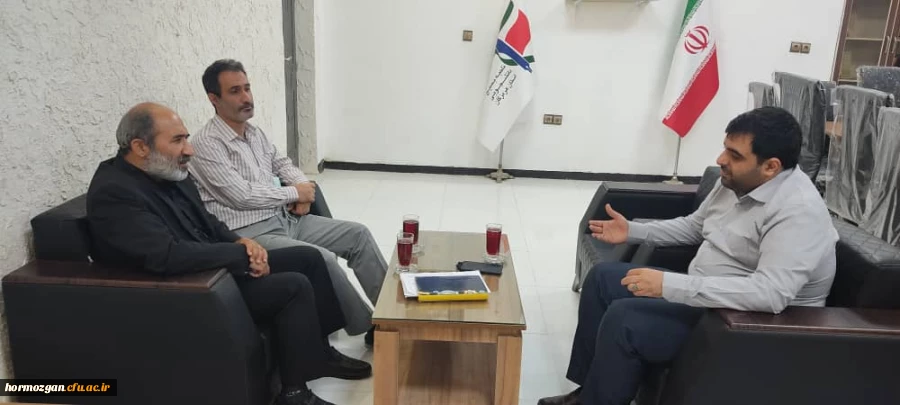   دیدار رئیس دانشگاه فرهنگیان استان هرمزگان با فرمانده ناحیه بسیج دانشجویی استان 2
