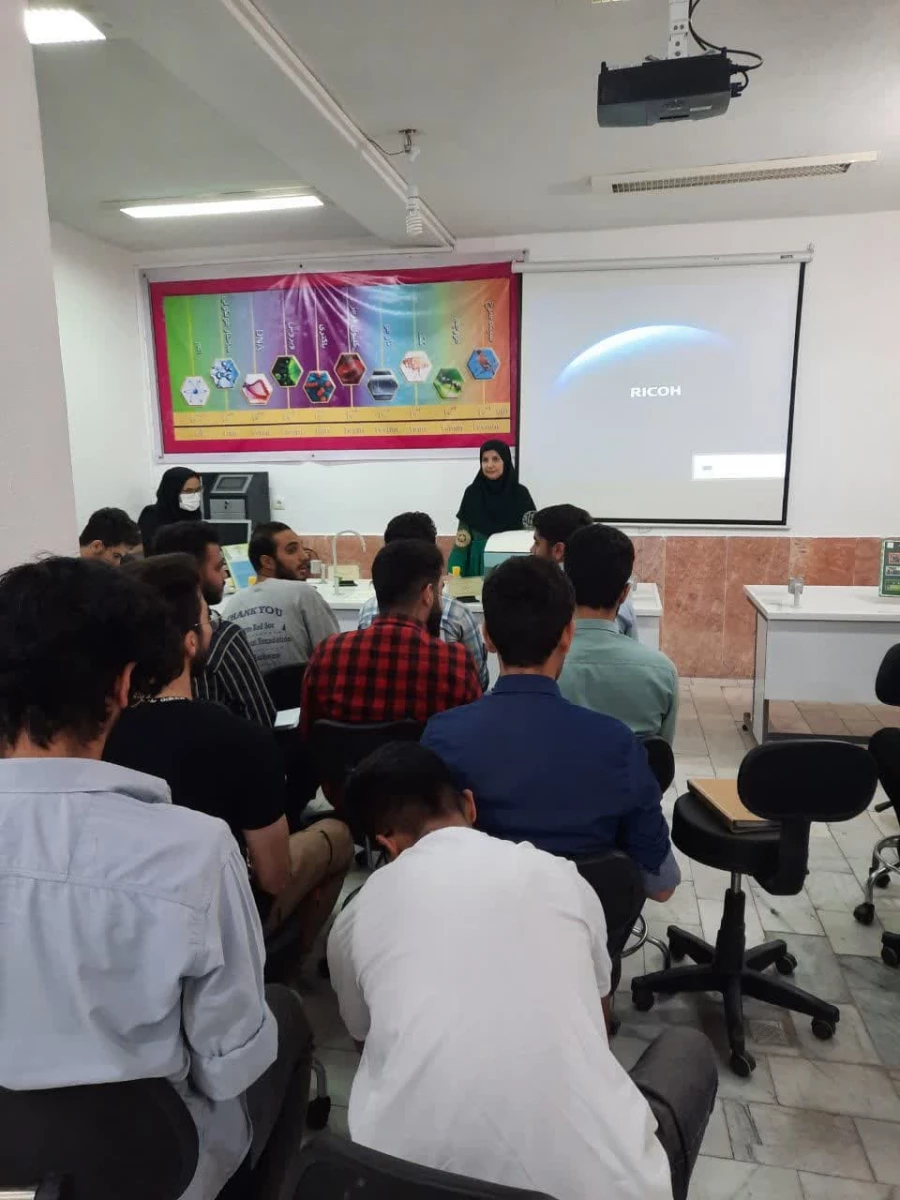 بازدید دانشجویان دانشگاه فرهنگیان شهید بهشتی بندرعباس از آزمایشگاه زمین شناسی پژوهش سرای ولایت ناحیه دو بندرعباس 3