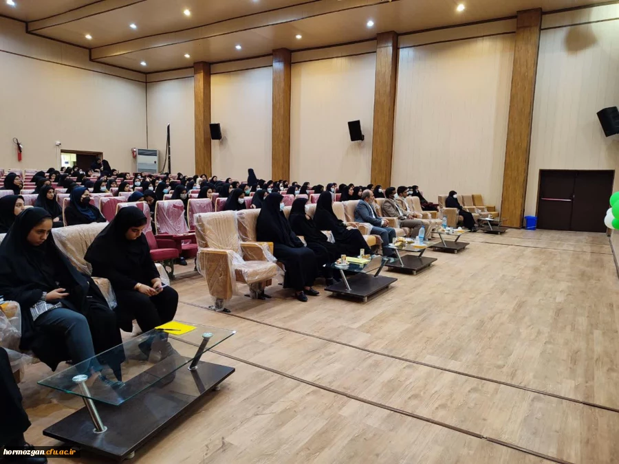 جلسه توجیهی دانشجویان ورودی ۱۴۰۱ با حضور مدیریت استانی دانشگاه فرهنگیان هرمزگان و مسئولان پردیس و کارشناسان حوزه های مختلف پردیس 3