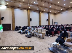 جلسه توجیهی دانشجویان ورودی ۱۴۰۱ با حضور مدیریت استانی دانشگاه فرهنگیان هرمزگان و مسئولان پردیس و کارشناسان حوزه های مختلف پردیس 5