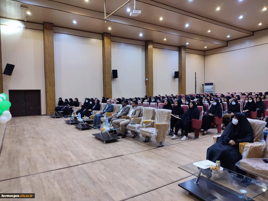 جلسه توجیهی دانشجویان ورودی ۱۴۰۱ با حضور مدیریت استانی دانشگاه فرهنگیان هرمزگان و مسئولان پردیس و کارشناسان حوزه های مختلف پردیس 5